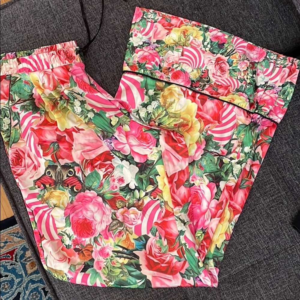 2-Piece Victoria's Secret Satin Floral Pajamas By Mary Katrantzou - Picture 4 of 8
